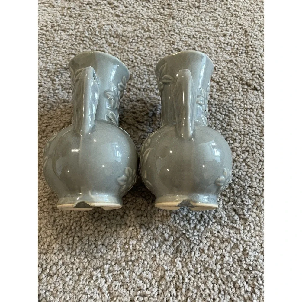 2 Vintage Shawnee Light Gray Floral‎ Vase 875 Daisy Chain Two Handles USA 5